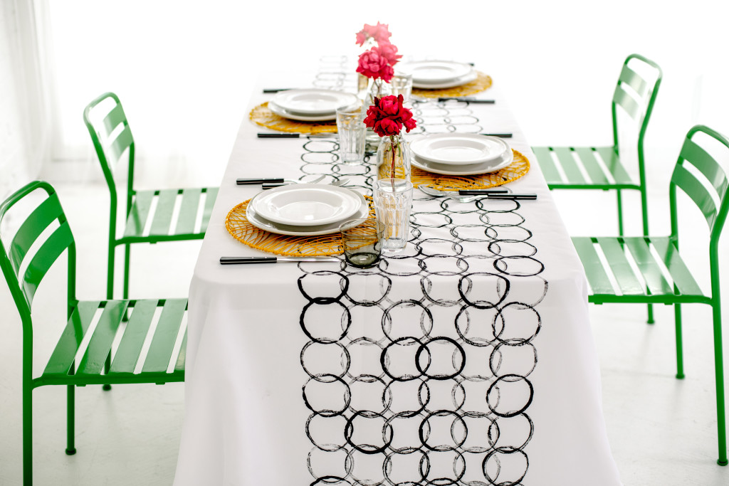 DIY Graphic Print Tablecloth