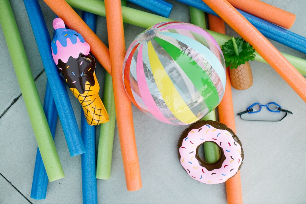 DIY Pool Noodle Photobooth Backdrop