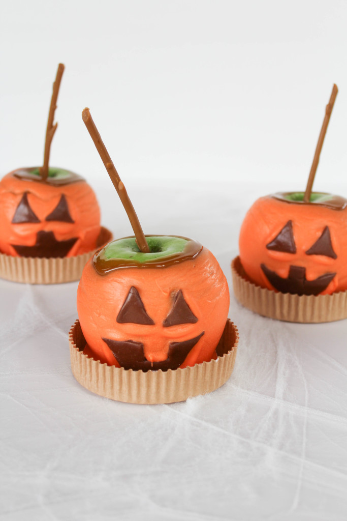 Jack O' Lantern Caramel Apples