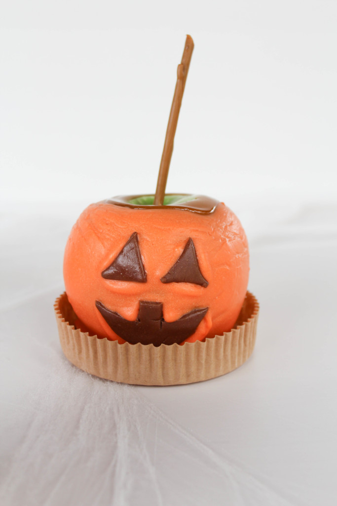 Jack O' Lantern Caramel Apples