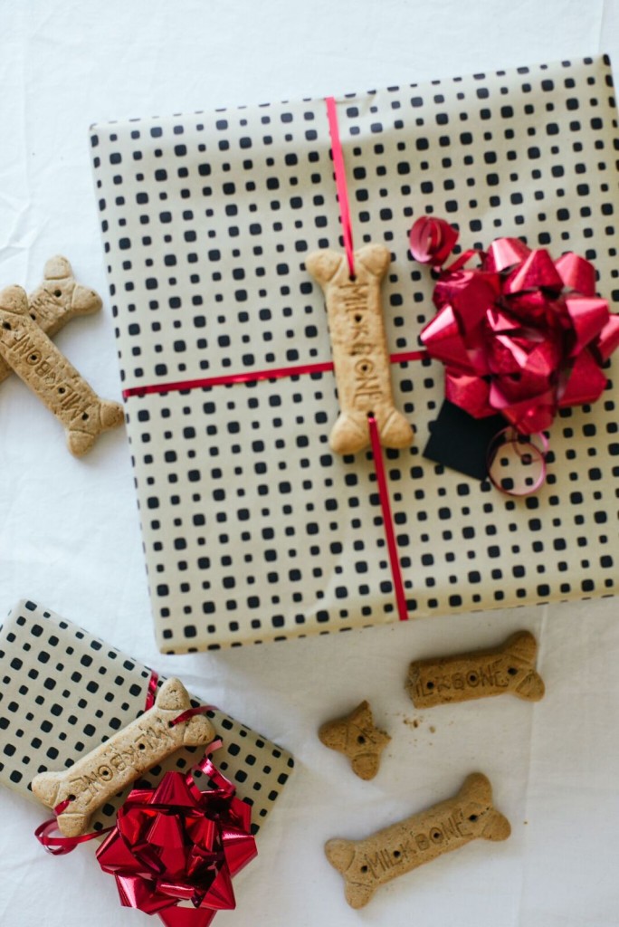 Dog Bone Gift Wrapping