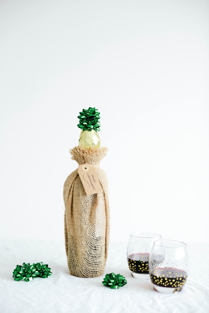 Pineapple Wine Bottle Topper