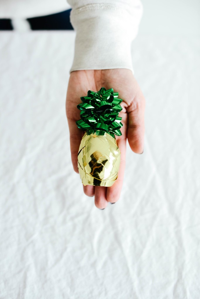 Pineapple Wine Bottle Topper