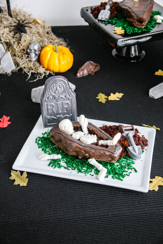 DIY Halloween Dessert Table