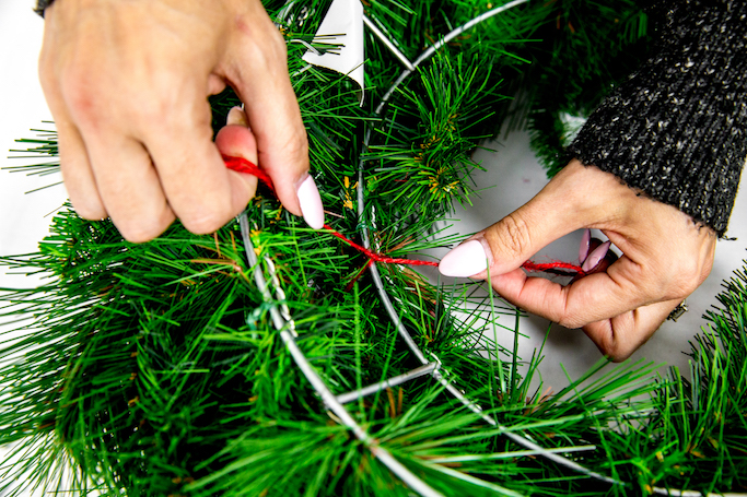 DIY Holiday Gift Box Wreath