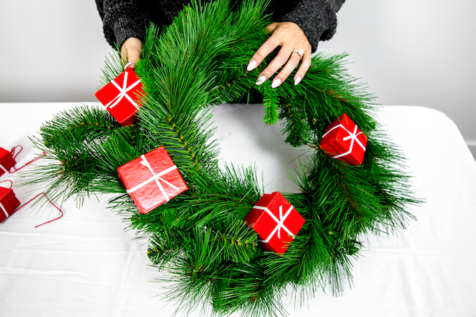 DIY Holiday Gift Box Wreath