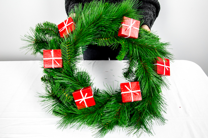 DIY Holiday Gift Box Wreath