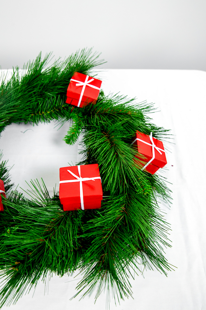 DIY Holiday Gift Box Wreath