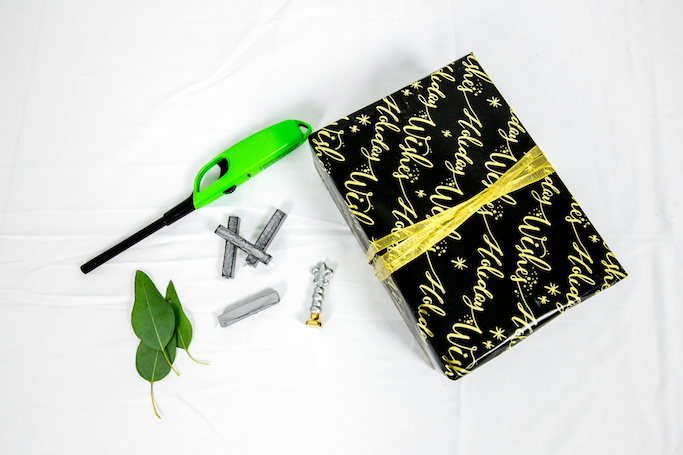 DIY Wax Seal Holiday Gift Wrap