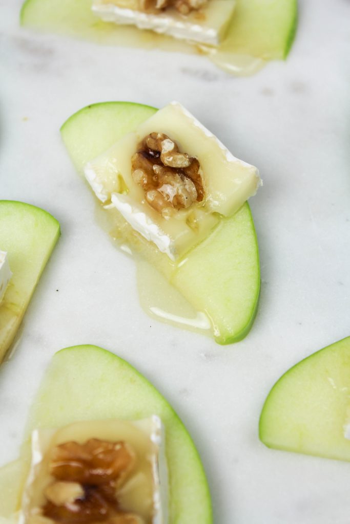 Easy Apple and Brie Appetizer