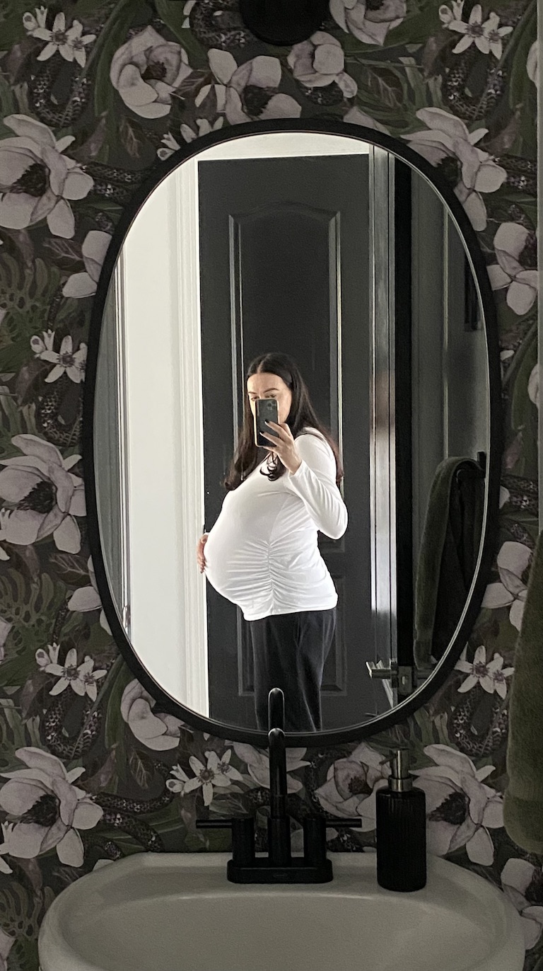 Pregnant belly mirror picture